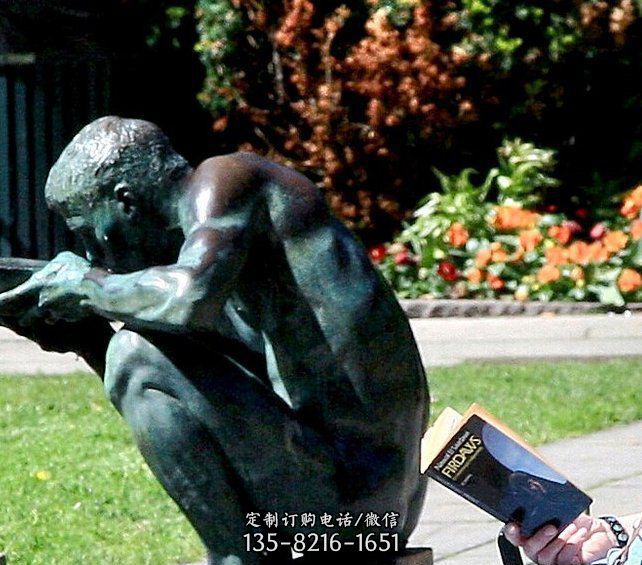 公園坐著喝水的西方人物景觀銅雕 公園坐著喝水的西方人物景觀銅雕