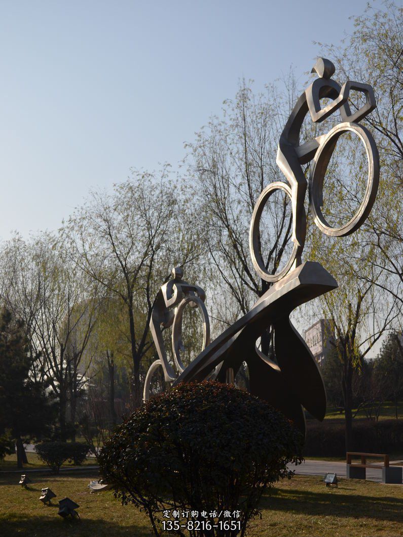 不銹鋼俱進(jìn)公園抽象騎車(chē)人物雕塑 不銹鋼俱進(jìn)公園抽象騎車(chē)人物雕塑
