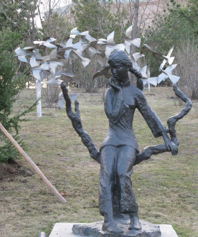公園和平鴿和小女孩景觀銅雕 公園和平鴿和小女孩景觀銅雕