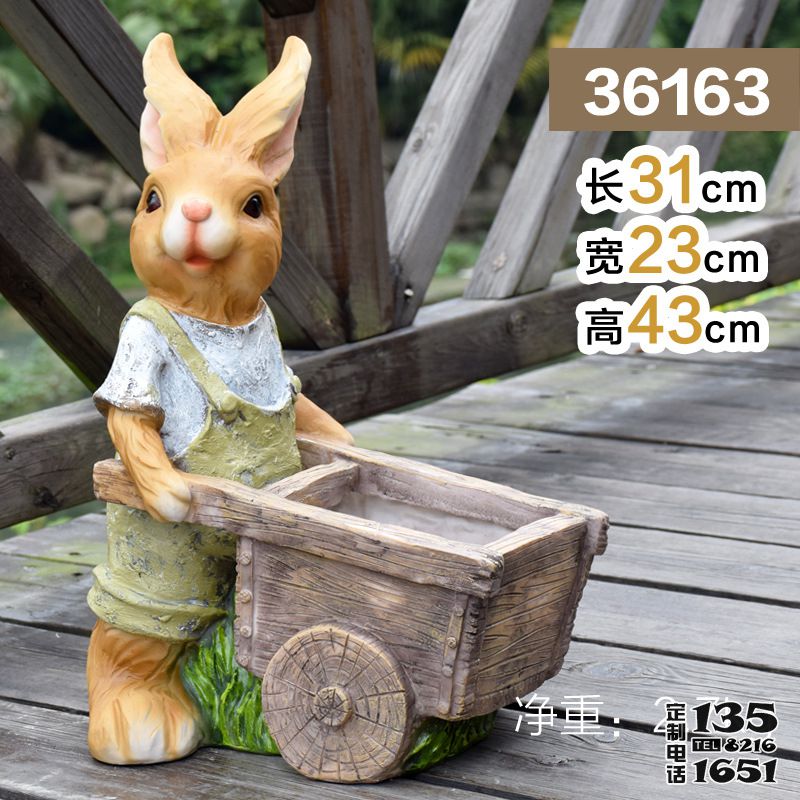 商業(yè)街?jǐn)[放一只推車的玻璃鋼兔子雕塑 商業(yè)街?jǐn)[放一只推車的玻璃鋼兔子雕塑