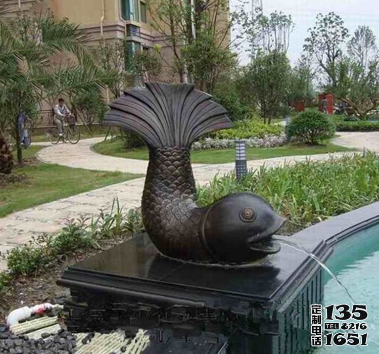 公園里擺放的玻璃鋼仿銅鯉魚(yú)噴水雕塑 公園里擺放的玻璃鋼仿銅鯉魚(yú)噴水雕塑