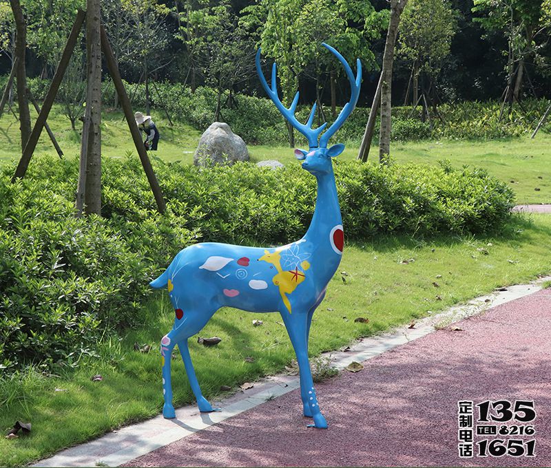 城市廣場創(chuàng)意玻璃鋼彩繪藍(lán)色梅花鹿雕塑 城市廣場創(chuàng)意玻璃鋼彩繪藍(lán)色梅花鹿雕塑