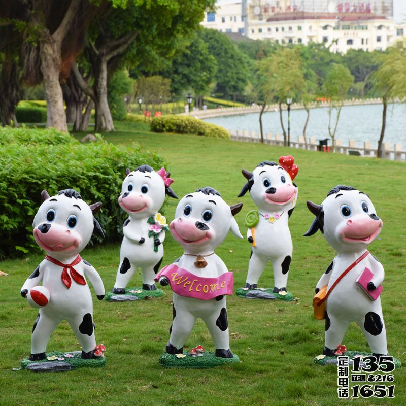 游樂(lè)場(chǎng)動(dòng)物園玻璃鋼卡通創(chuàng)意站立的奶牛雕塑 游樂(lè)場(chǎng)動(dòng)物園玻璃鋼卡通創(chuàng)意站立的奶牛雕塑