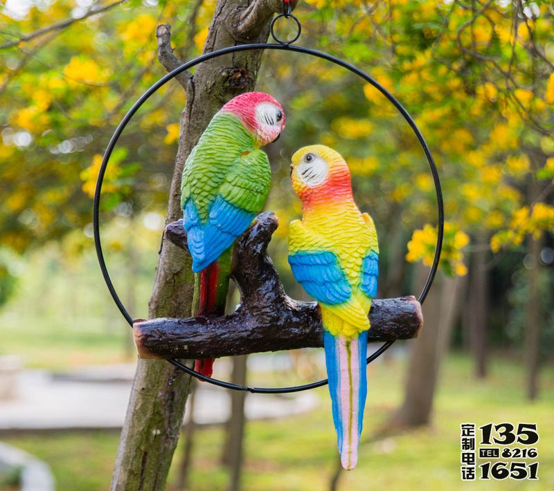 動物園樹上休息的玻璃鋼仿真鸚鵡雕塑 動物園樹上休息的玻璃鋼仿真鸚鵡雕塑