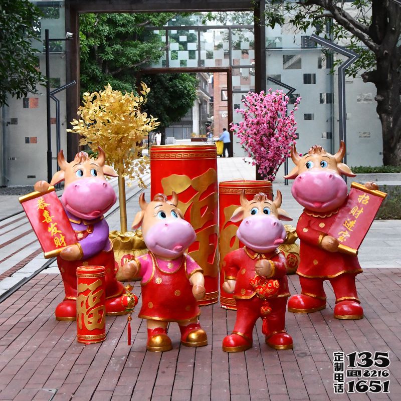 商業(yè)街商場擺放的恭喜發(fā)財(cái)玻璃鋼卡通牛雕塑 商業(yè)街商場擺放的恭喜發(fā)財(cái)玻璃鋼卡通牛雕塑