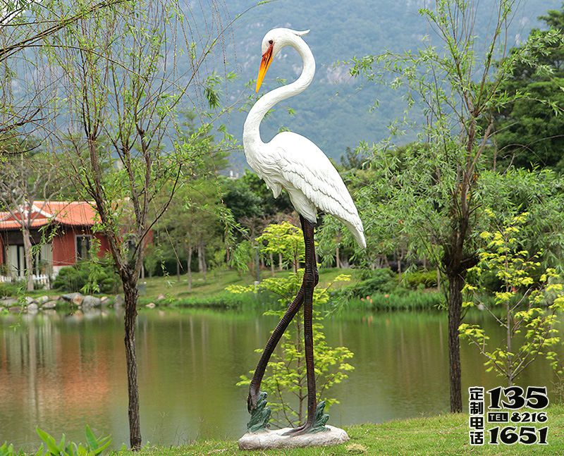 池塘草坪創(chuàng)意大長腿玻璃鋼仿真動物丹頂鶴雕塑 池塘草坪創(chuàng)意大長腿玻璃鋼仿真動物丹頂鶴雕塑