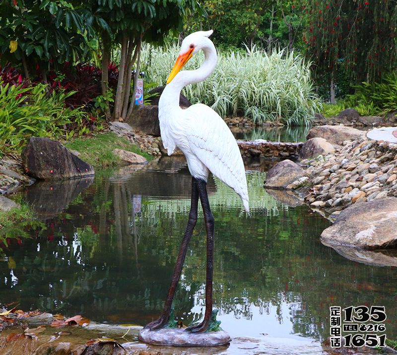 玻璃鋼仿真創(chuàng)意站在池塘邊上的大長(zhǎng)腿仙鶴雕塑 玻璃鋼仿真創(chuàng)意站在池塘邊上的大長(zhǎng)腿仙鶴雕塑